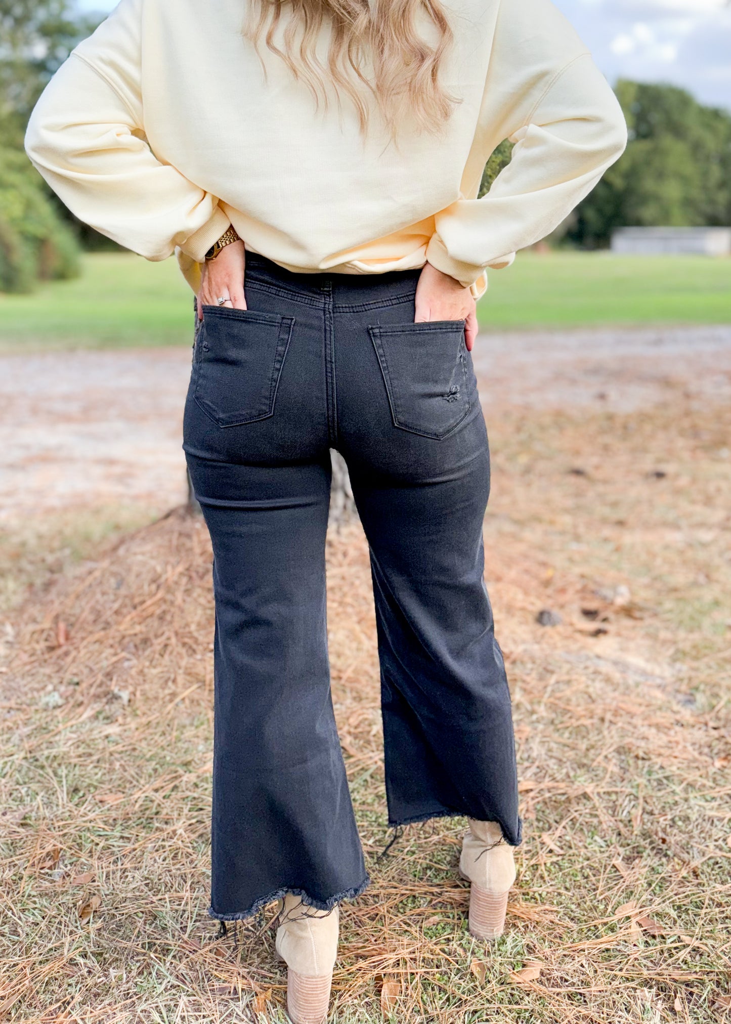 High Rise Washed Blk Cropped Jean Panta